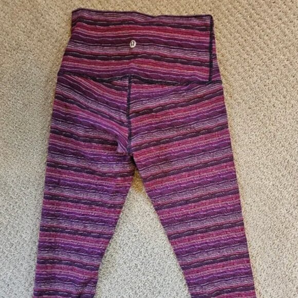 lululemon athletica Pants - 💜FINAL SALE💜 Lululemon Sz 6 Cropped Legging in EUC